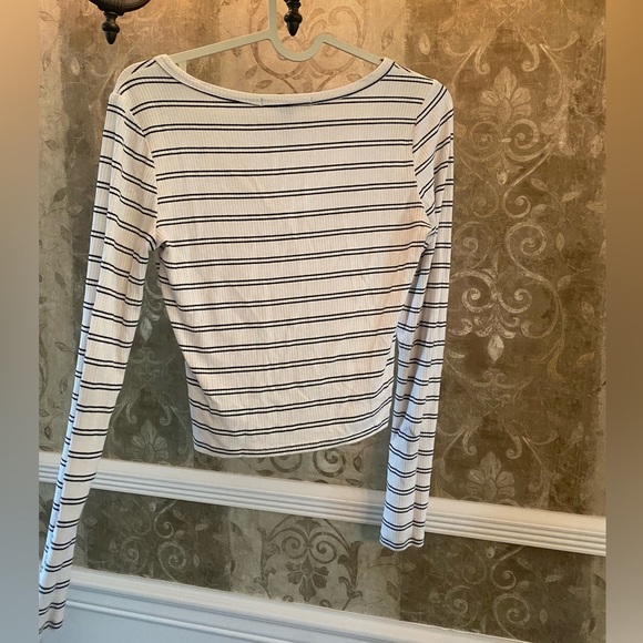 Forever 21 Button Down cardigan - Picture 3 of 3